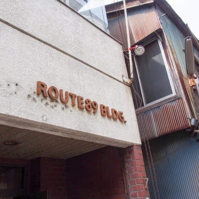 ROUTE89 BLDG.の看板